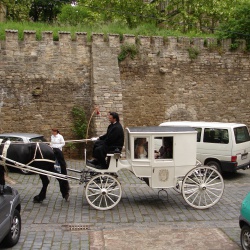 KIRCHEN UND SCHLÖSSER