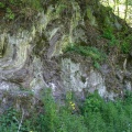 Gefaltete und steilgestellte Gesteine an der Klippmühle (Foto Dr. S. König) 