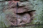 Detailaufnahme der Steinbruchwand mit Resten von Sprenglöchern (Foto Dr. S. König)