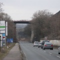 Millionenbrücke, im Hintergrund die Schlackenhalde der Krughütte (Foto Sauerzapfe)