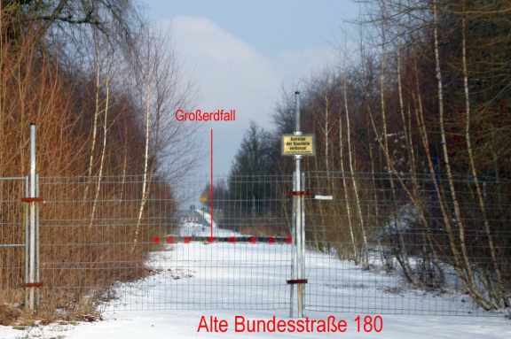 Abgesperrte B 180 mit Großerdfall (Foto Dr. S. König – 2013) 