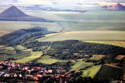 NW-Teil der Spaltenzone Volkstedt (links der E.Thälmann - Schacht) (Foto Dr. S. König) 
