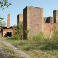 Gebäudereste des Zirkelschachtes - im Vordergrund der Fördergerüstunterbau (Foto Weißenborn)