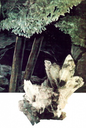 Rezente Gipskristalle in natürlichen Hohlräumen (Schlotten) (Foto MansfeldBand1 Bild 30)
