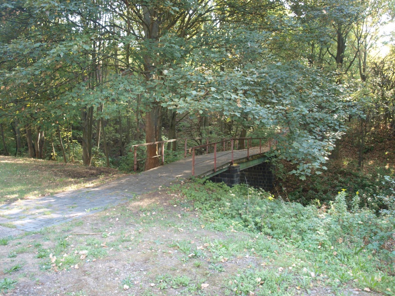 Brücke von Teilstrecke 4 zur Straße (Foto Sauerzapfe 2018).jpg