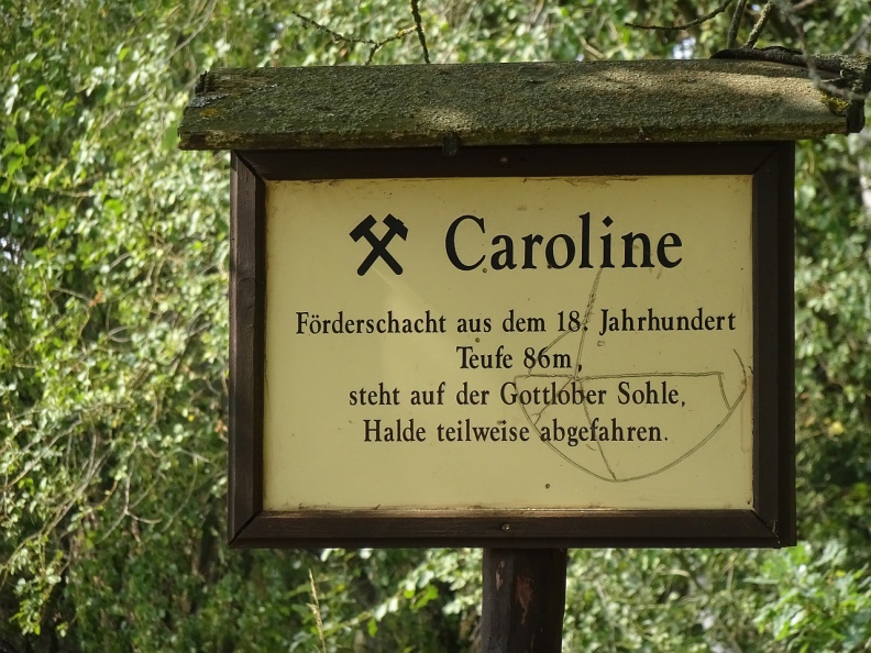 Hinweisschild am Schacht Caroline (Foto Sauerzapfe - 2019).jpg