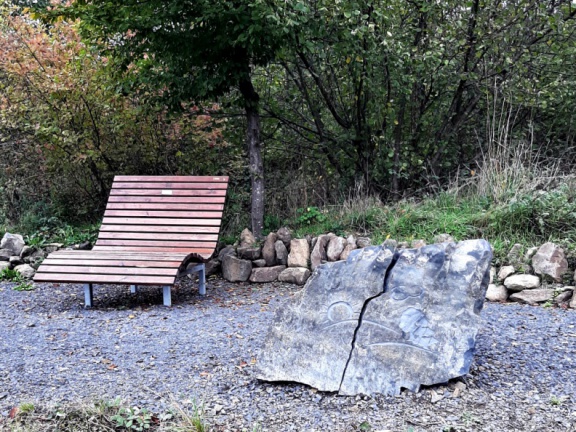 Bild 03 - Ruhebank am Sonnenplatz - Start zum Basaltpark