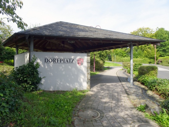 Bild 06 - Dorfplatz