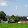Blick auf Willscheid -  im Hintergrund Ölberg (rechts) und Löwenburg (links)