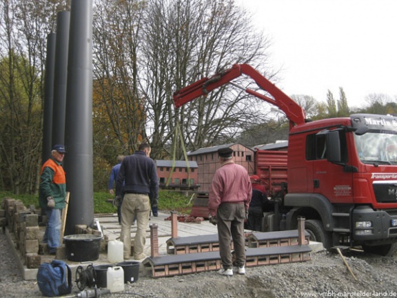 Bild 15 - 27.10.2010 - Transport und Aufstellung der ersten Teile des Modells  Foto: M. Spilker