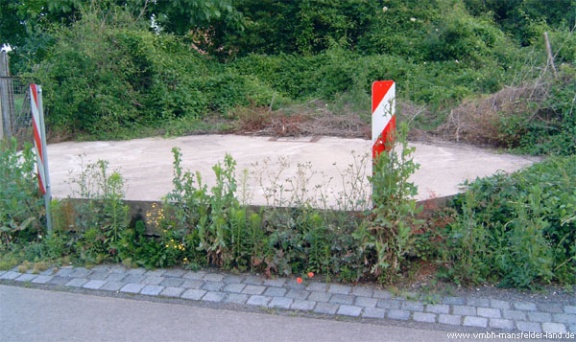 Bild 07 - Schachtdeckel des Schachtes Adler in Röblingen am See - OT Adler-Kali im Jahr 2008  Foto: G. Roswora