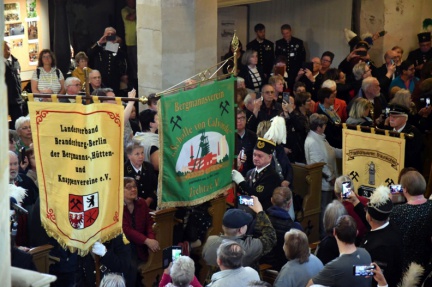 Bild 06 - Berggottesdienst Einzug der Fahnen 