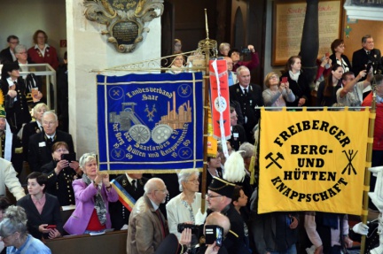 Bild 07 - Berggottesdienst Einzug der Fahnen 