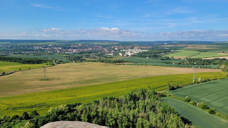 Bild 05 (30.5.2025) - Der Lohn ist ein schöner Blick über das Mansfelder Land