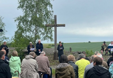 Bild 08 (1.6.2025) - Berggottesdienst
