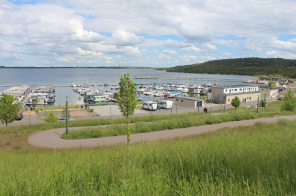 Bild 14 - 16.5.2026 - Blick vom Aussichtspunkt auf die Marina Braunsbedra